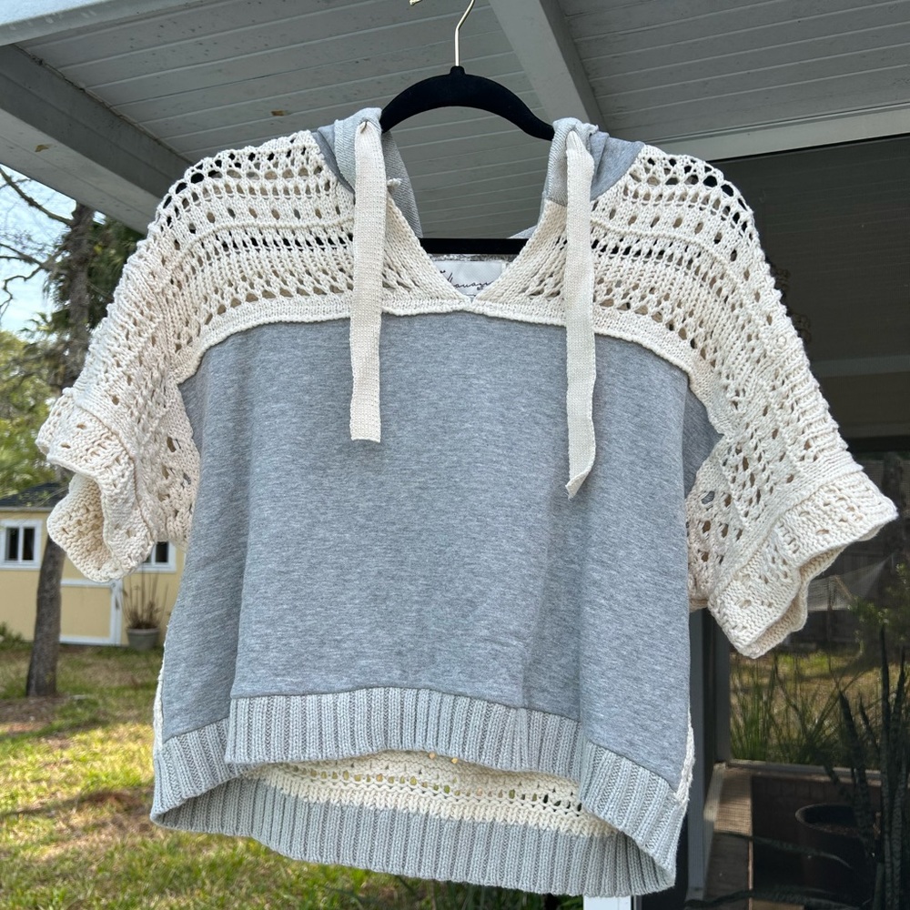 Vintage Havana crochet hooded shirt sleeve top. Size small